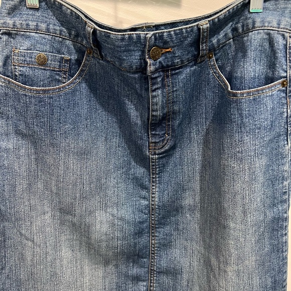 Bay Studio Chic Versatile Blue Denim Skirt Size 12 - Picture 2 of 7